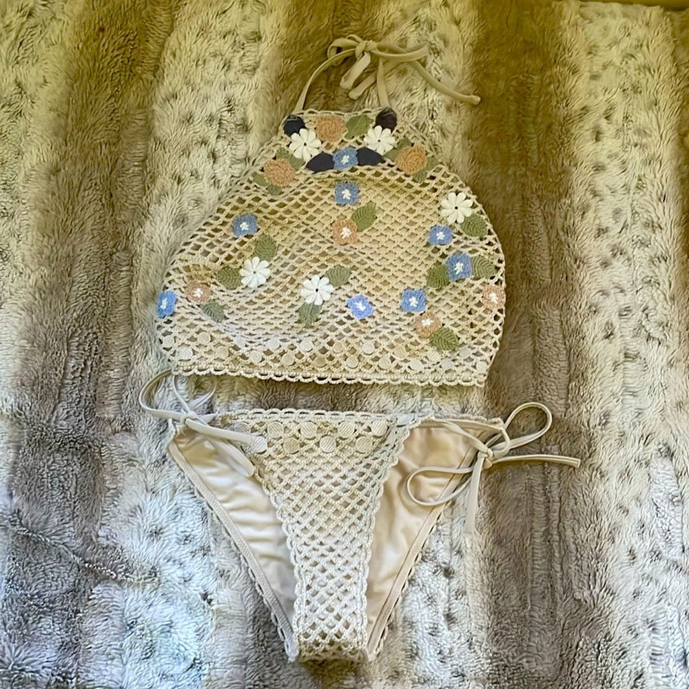 Aerie Bikini. Halter high neck top and tie bottoms. Sz XS